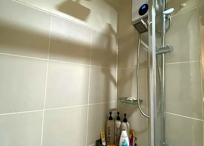 호텔 Gavin's Place @ Fame Residences 4*