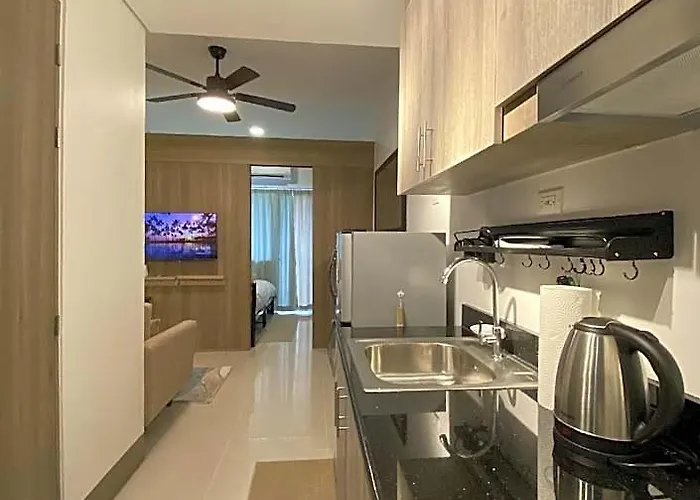 Gavin's Place @ Fame Residences 4* 마닐라